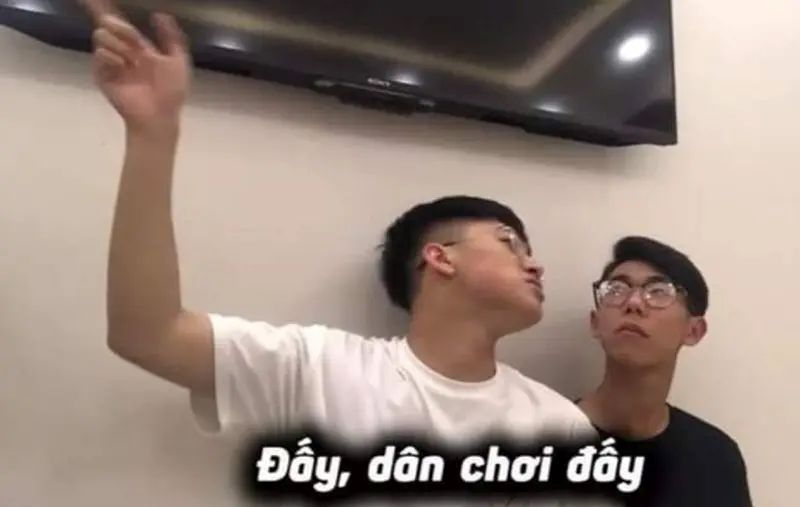ảnh meme chỉ tay hài hước