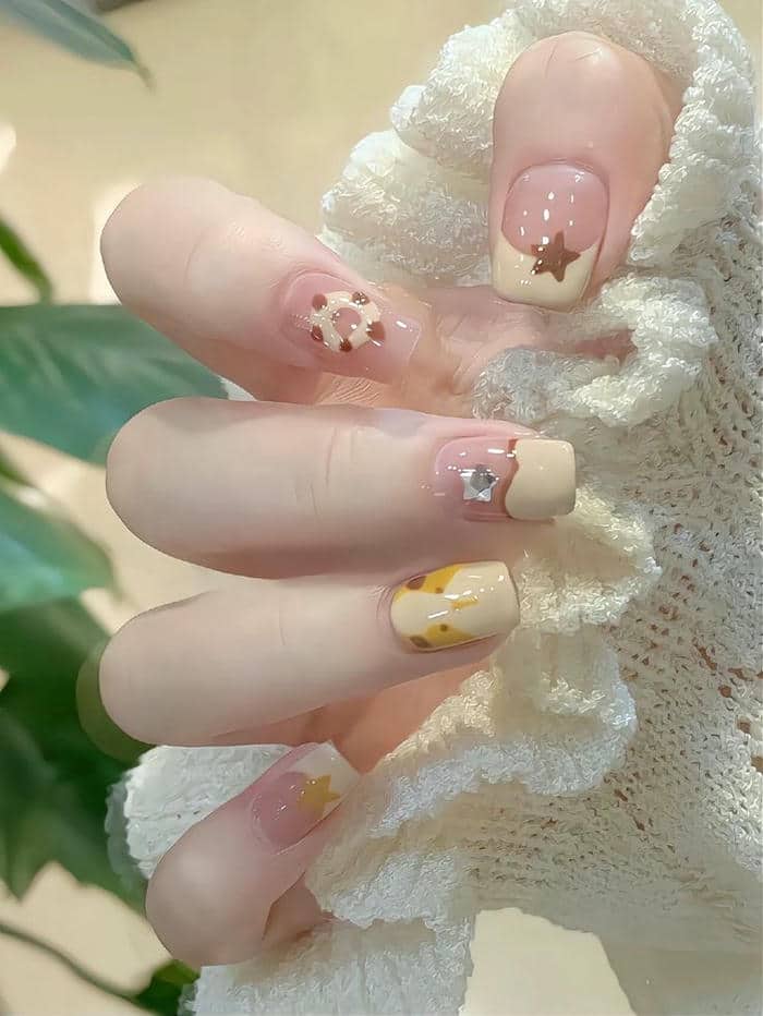 ảnh nail vàng pastel