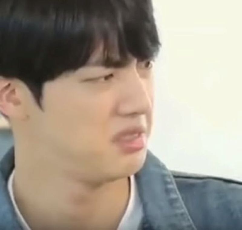 hình ảnh emoji khinh bỉ