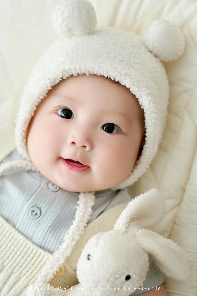 hình em bé cười