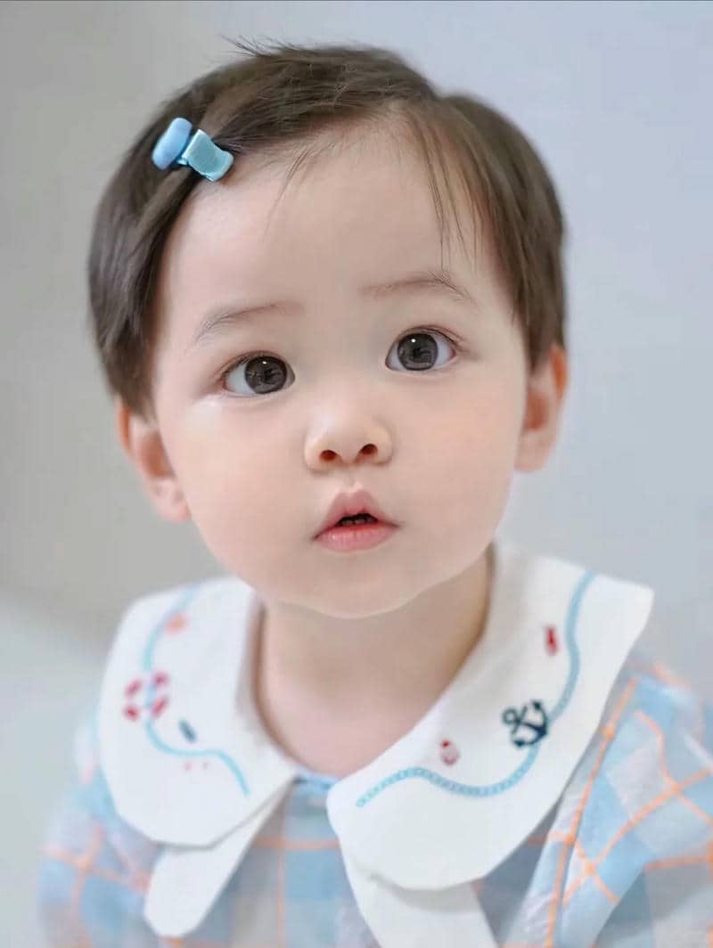 hình nền em bé dễ thương cho điện thoại