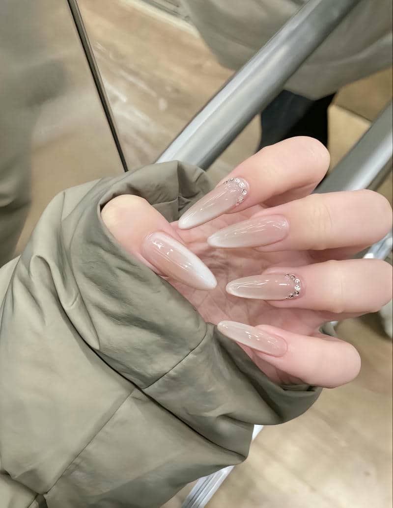 mẫu nail mắt mèo màu nude