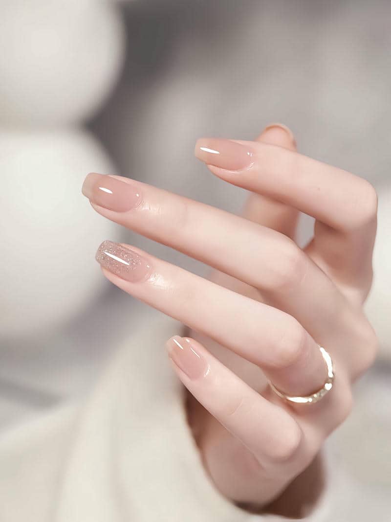 mẫu nail màu nude nhẹ nhàng, đơn giản