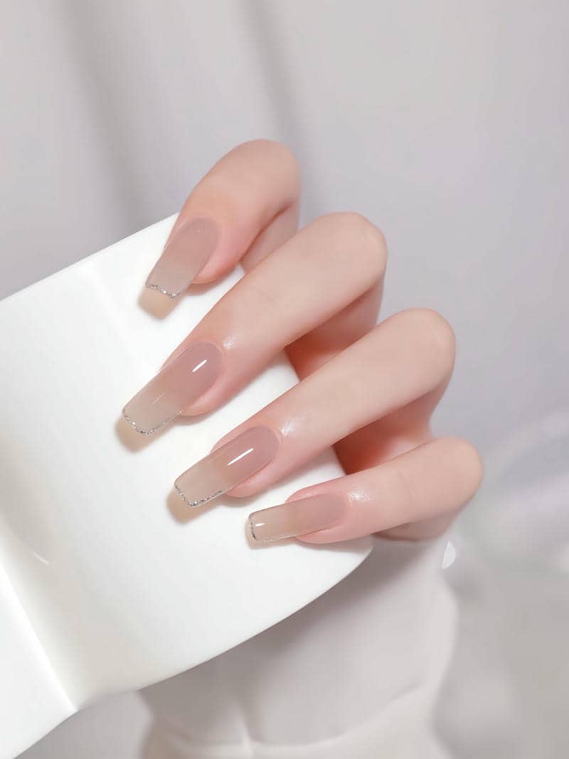 mẫu nail màu nude nhẹ nhàng