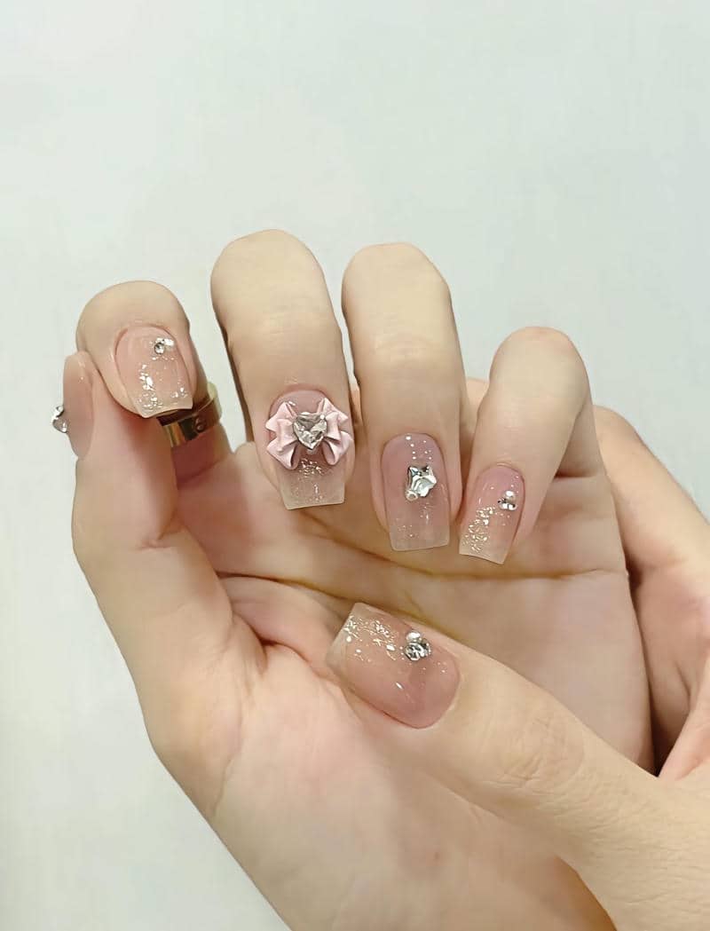 mẫu nail móng vuông nhẹ nhàng
