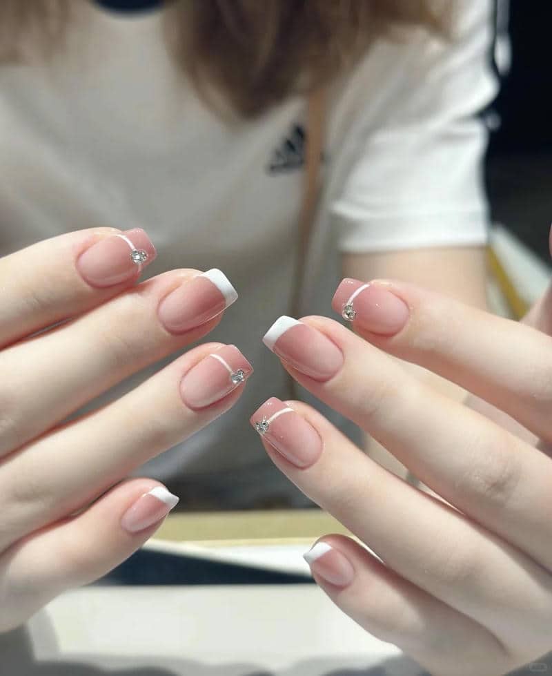 mẫu nail sơn đầu móng cho móng ngắn