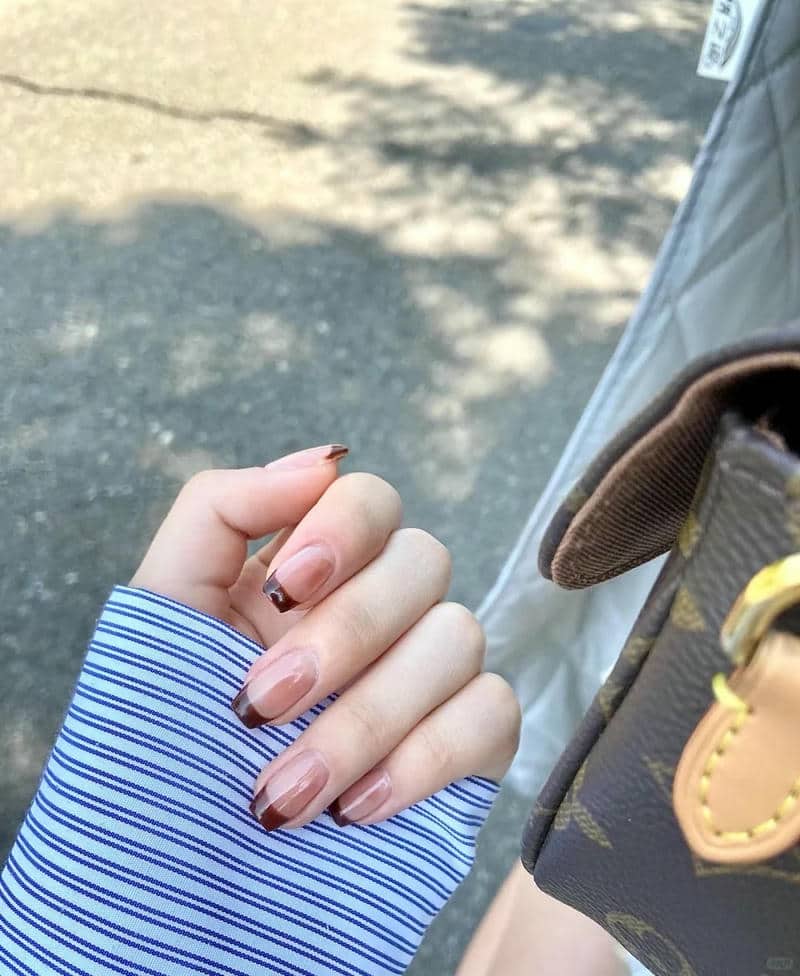 mẫu nail sơn đầu móng đơn giản
