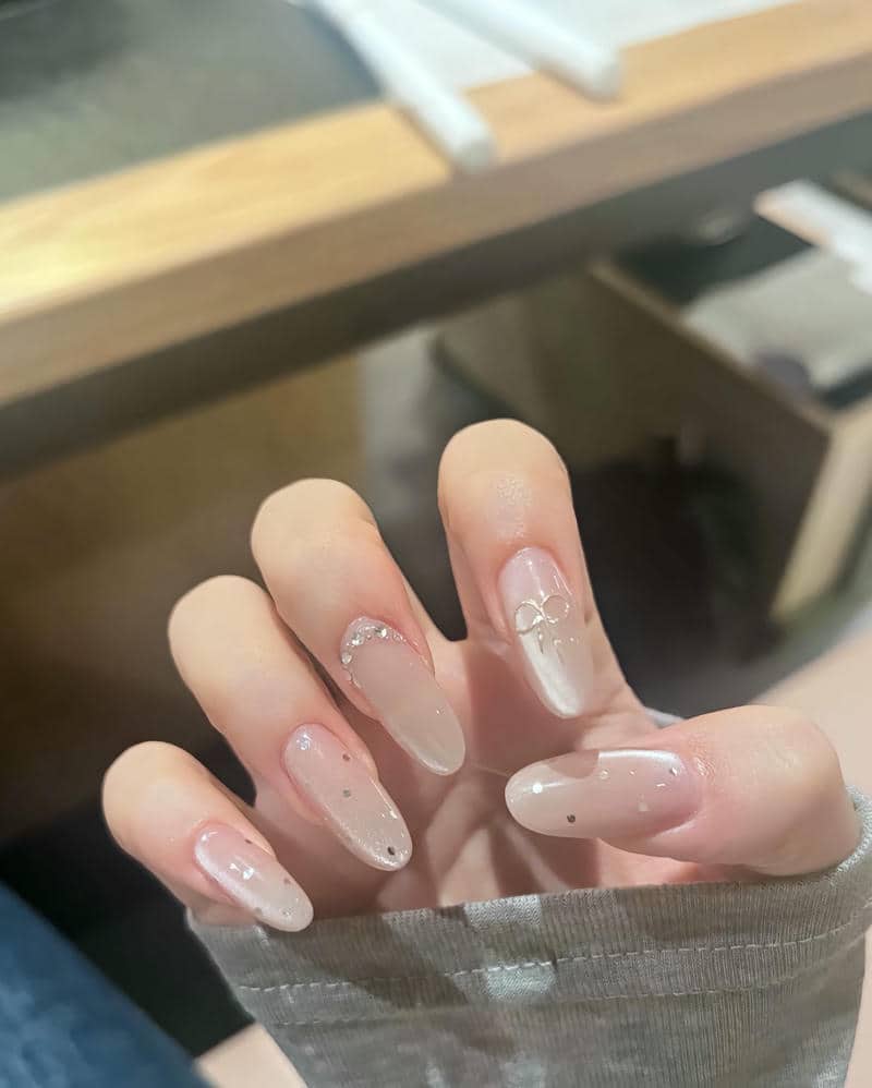 mẫu nail thạch nude đơn giản
