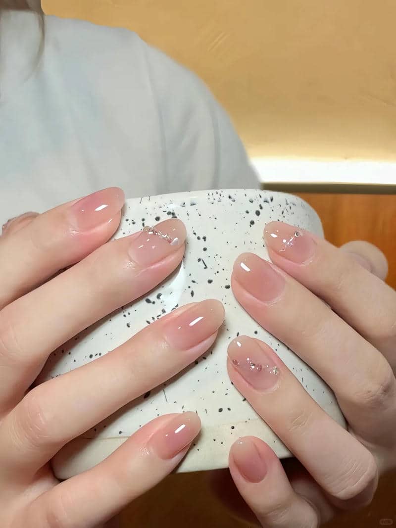 mẫu nail thiết kế móng ngắn nhẹ nhàng