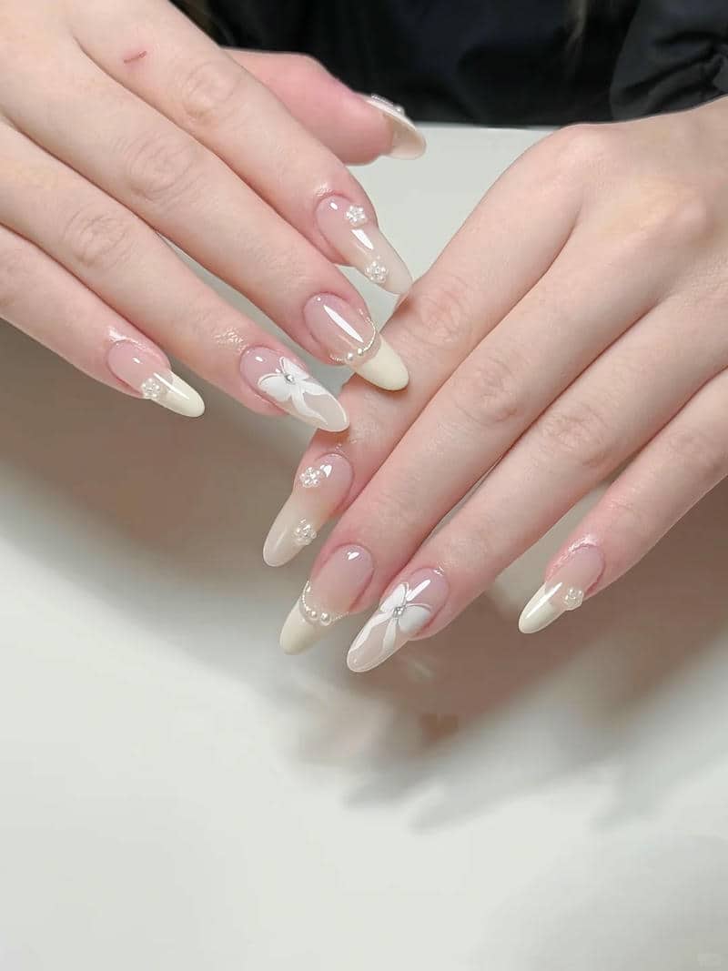 mẫu nail thiết kế nhẹ nhàng