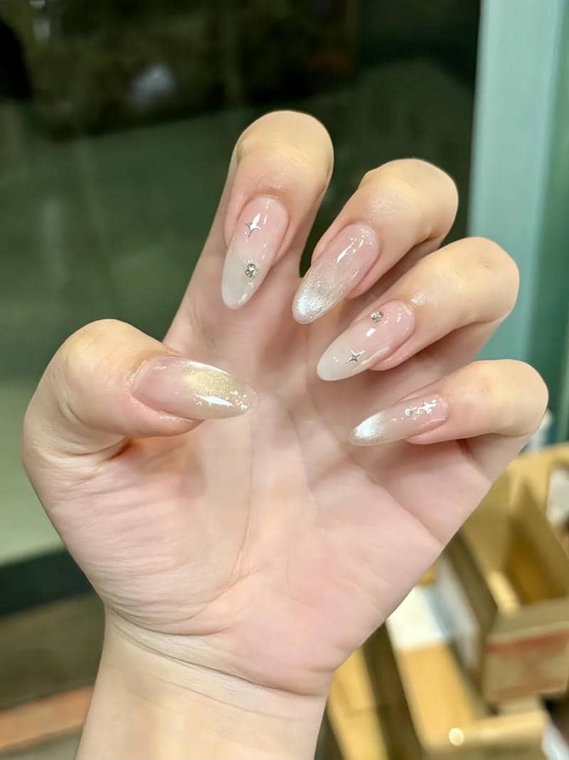 mẫu nail thiết kế thanh lịch