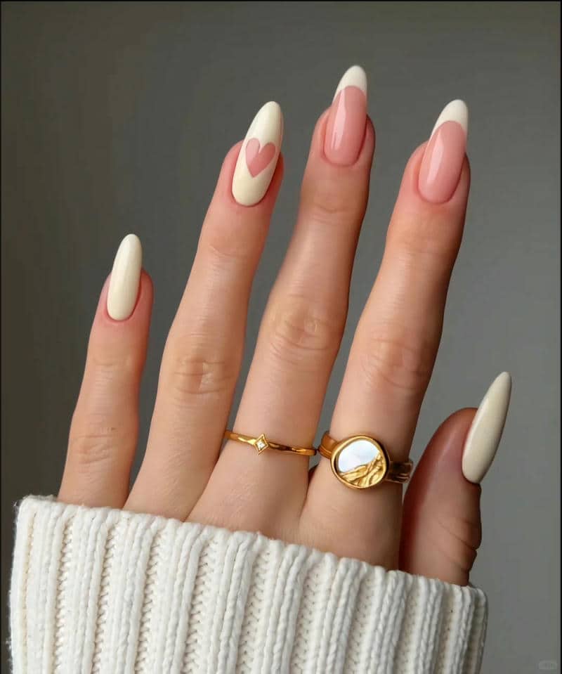 mẫu nail valentine tông màu trắng