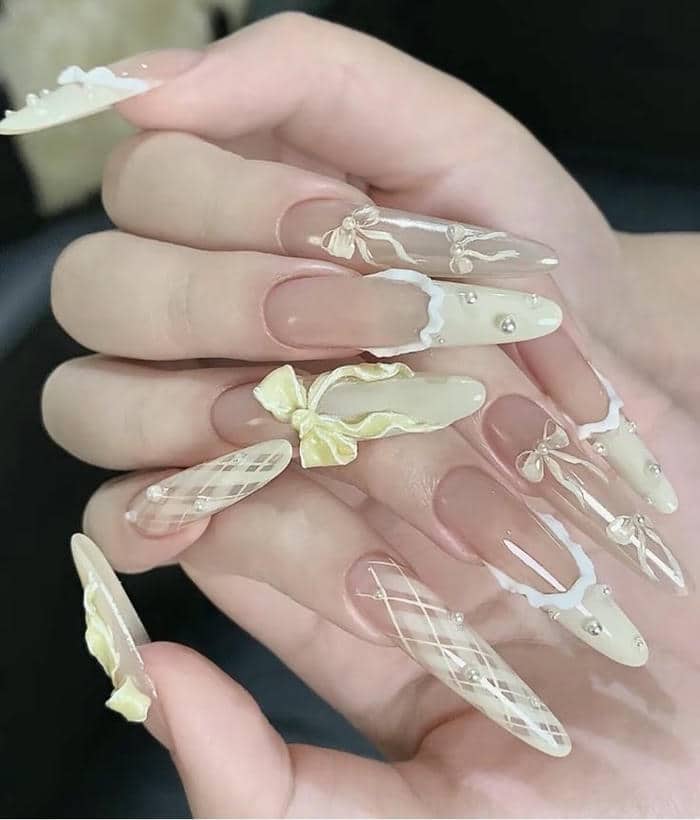 mẫu nail vàng trắng