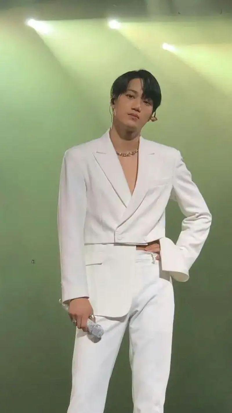 meme chống nạnh cute