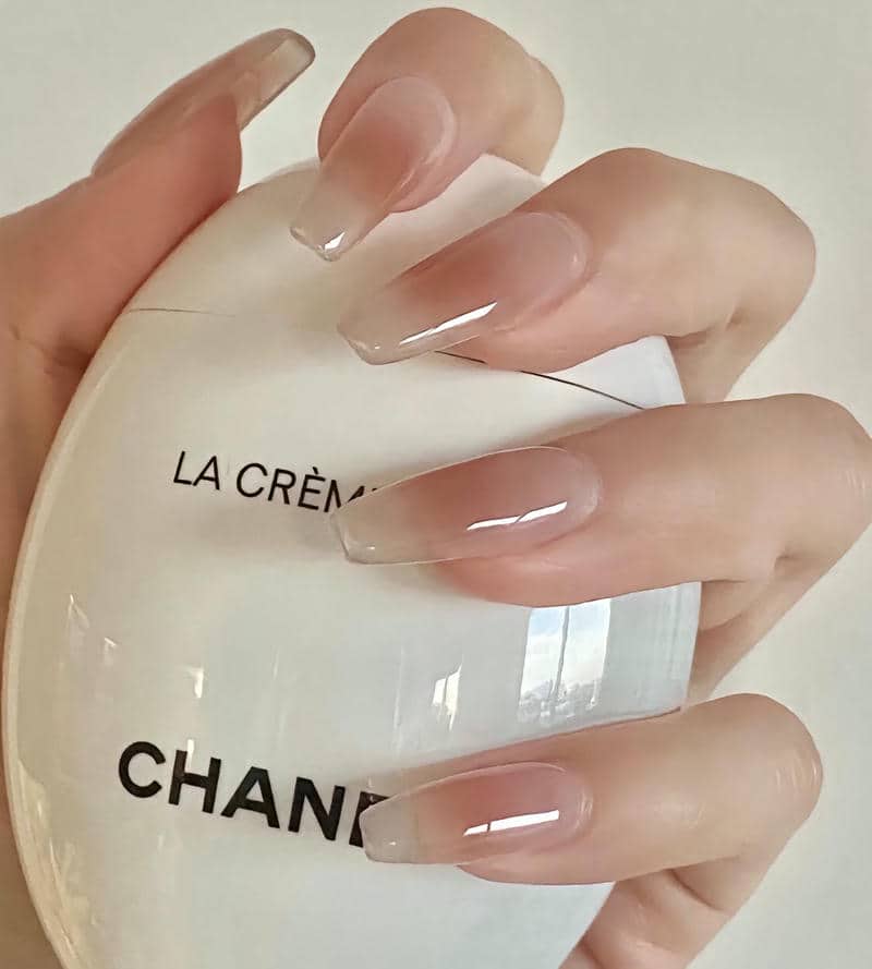 nail ombre màu hồng nude đơn giản