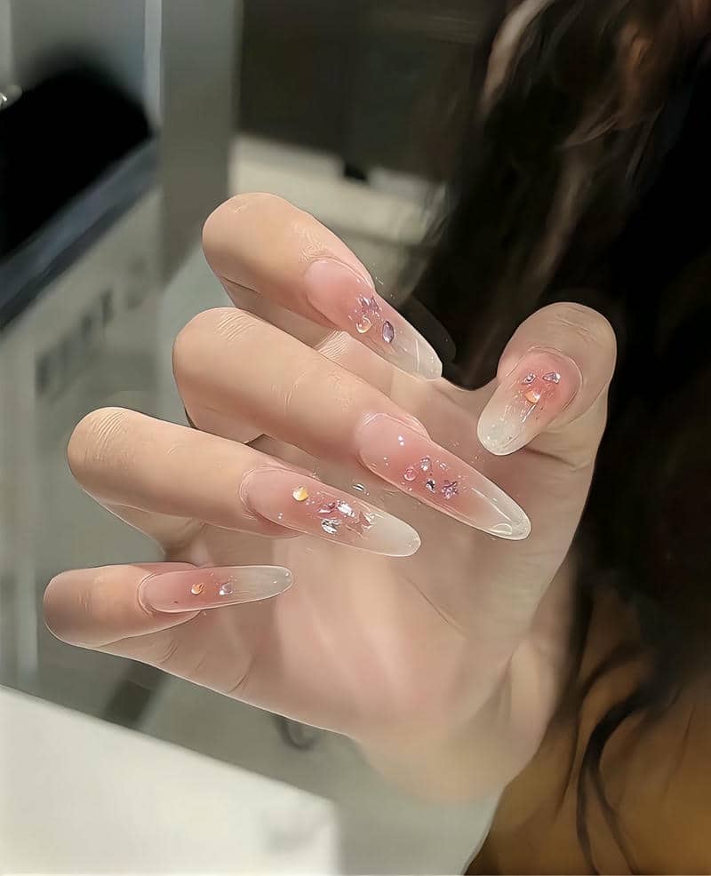 nail ombre màu hồng nude