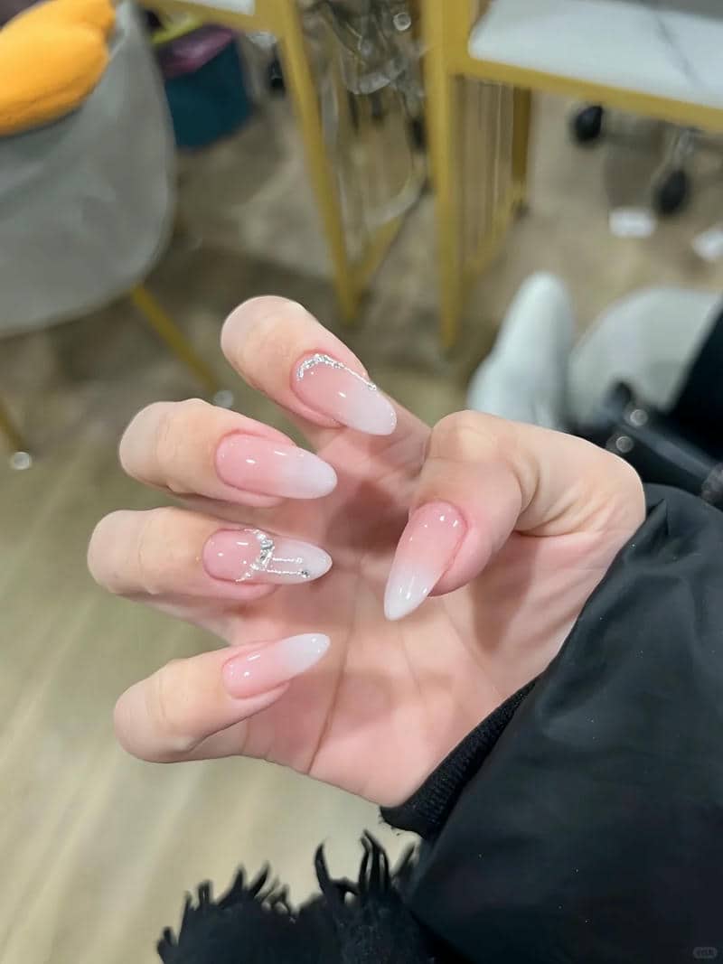 nail thiết kế thanh lịch, nhẹ nhàng
