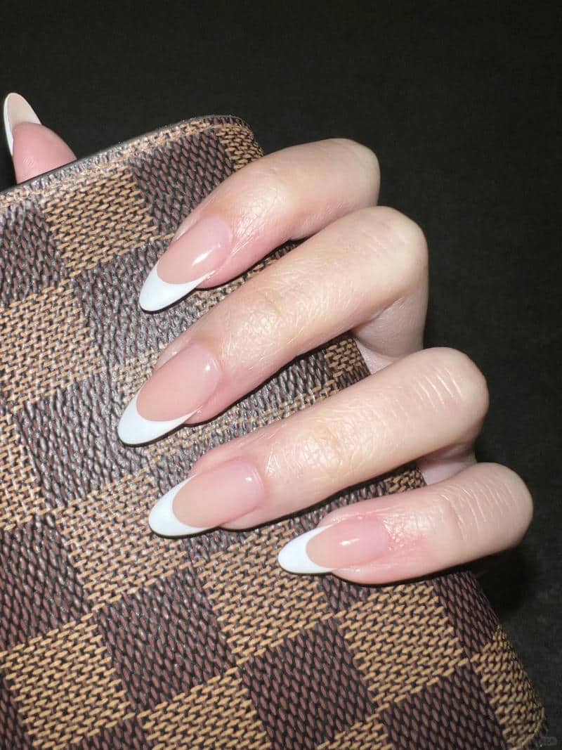 ảnh mẫu nail sơn đầu móng trắng