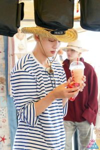 hình nền jin cute