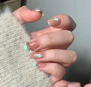 mẫu nail xanh lá đính đá