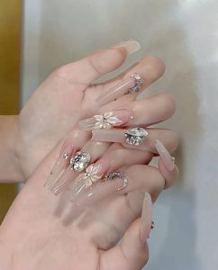 nail màu nude đính đá sang chảnh