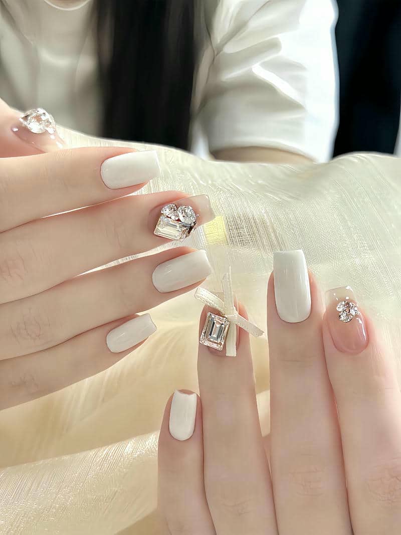 nail trắng