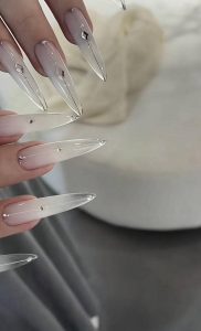 nail trong suốt nhẹ nhàng