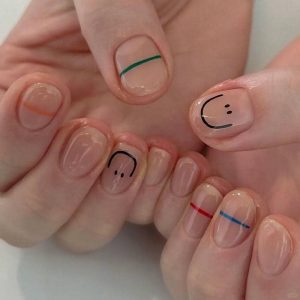 ảnh nail mặt cười đơn giản