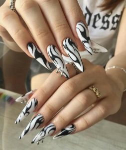 nail đen trắng cá tính